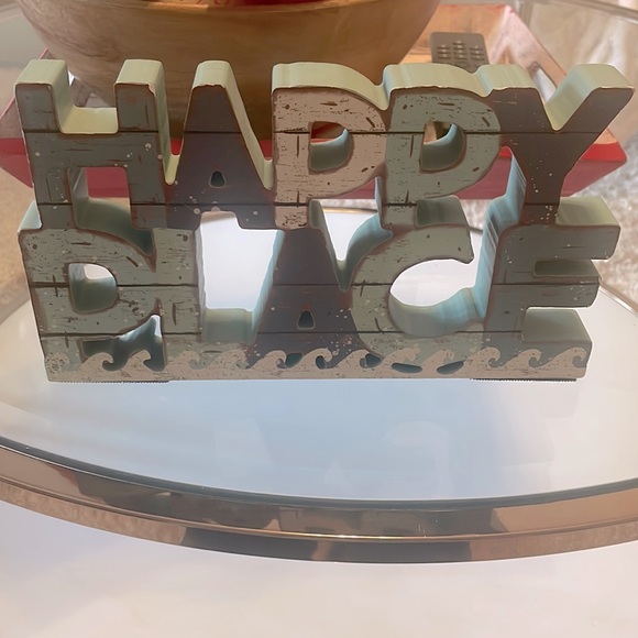 ‘Happy Place’ home decor - Picture 2 of 3